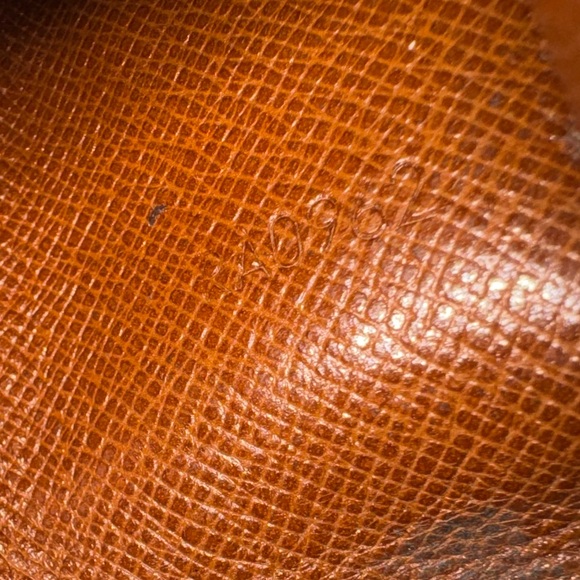 Louis Vuitton Vintage Monogram 4 Key Holder - Picture 5 of 5